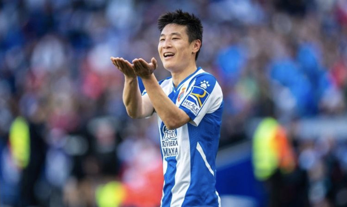 包含冲刺阶段体能课后，尼斯官宣签约备战西甲，质疑声仍在，资深球员宣示担当的词条