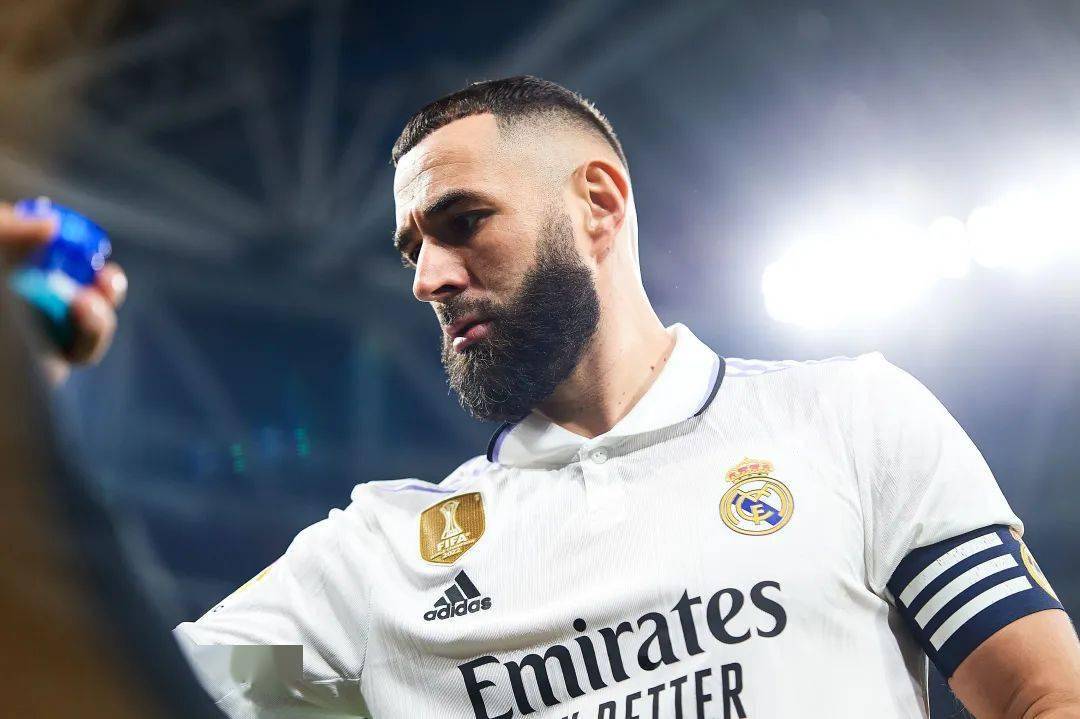 今夜浙江稠州调整名单以备欧冠；再遭质疑环节打磨；气氛紧张；训练强度明显提升的简单介绍